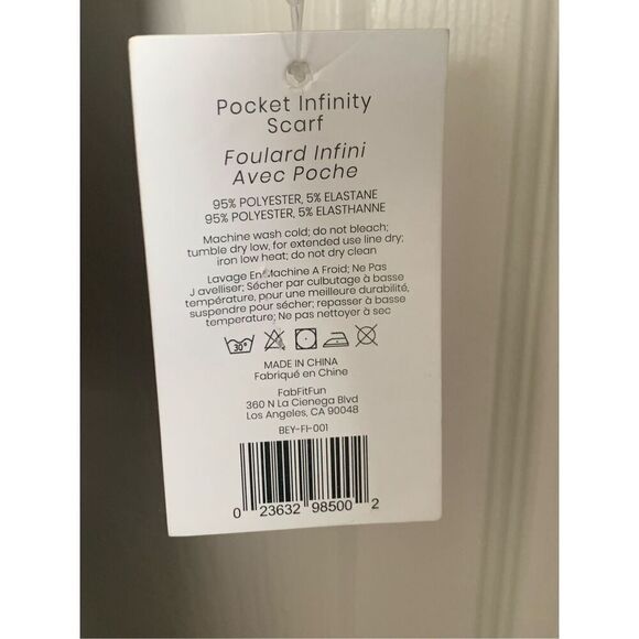 Beyond Yoga Black Infinity Scarf with Hidden Zipper Pocket - New with Tags - Picture 4 of 4